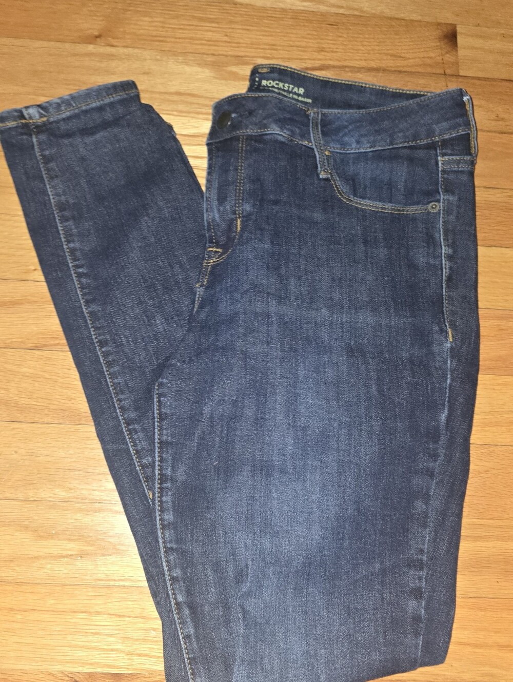 Old Navy Rockstar size 8 mid-raise straight jeans